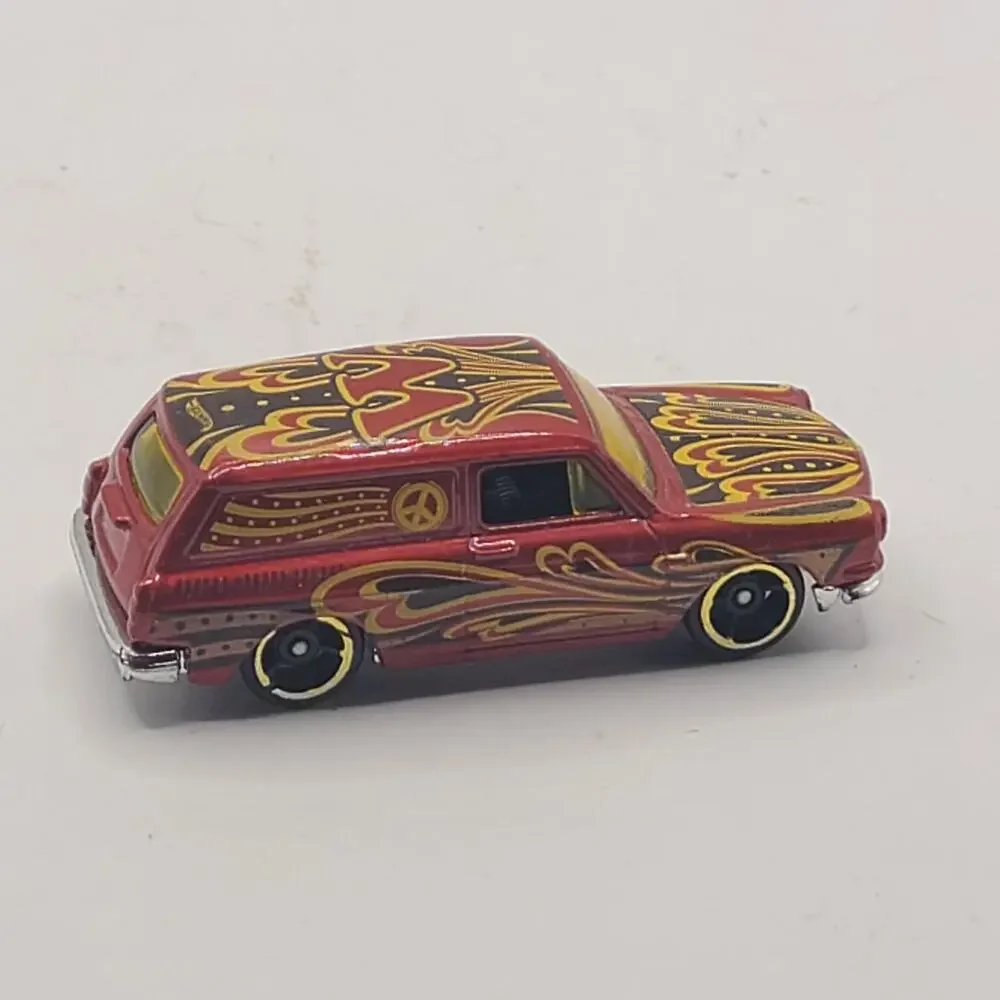 Hot Wheels 2015 HW ART CARS #2 CUSTOM 1969 VOLKSWAGEN SQUAREBACK 1:64 | Loose